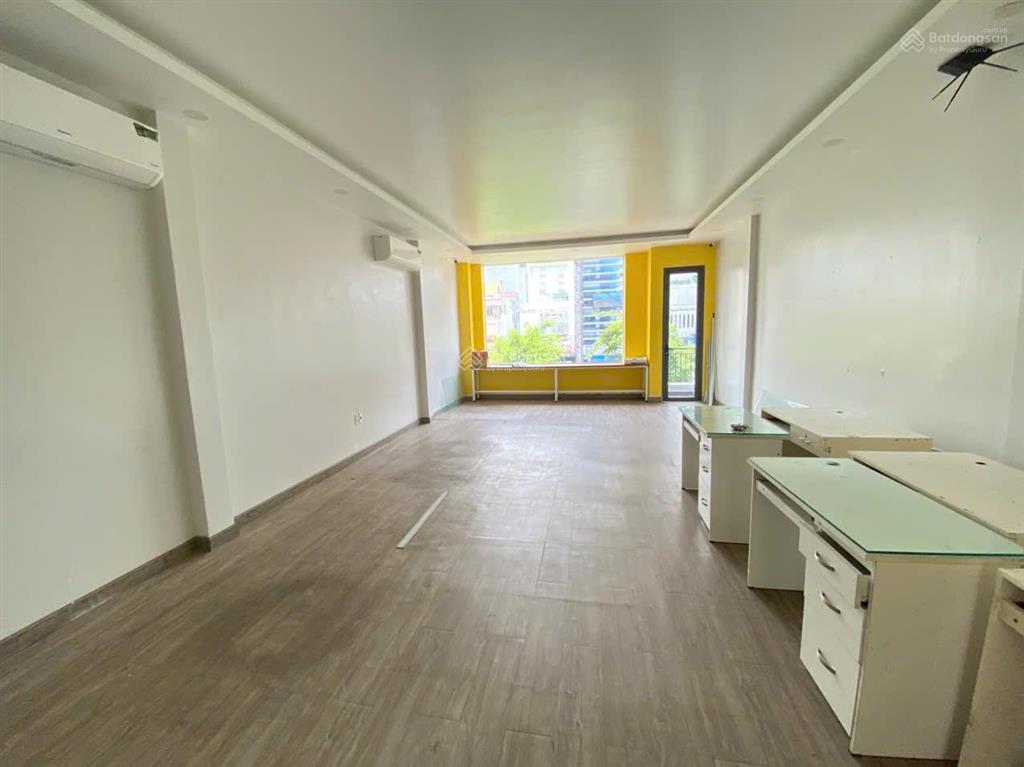 Văn phòng giờ tự do 24/7 120m2 giá 19 triệu/tháng mặt tiền trường sơn khu sân bay