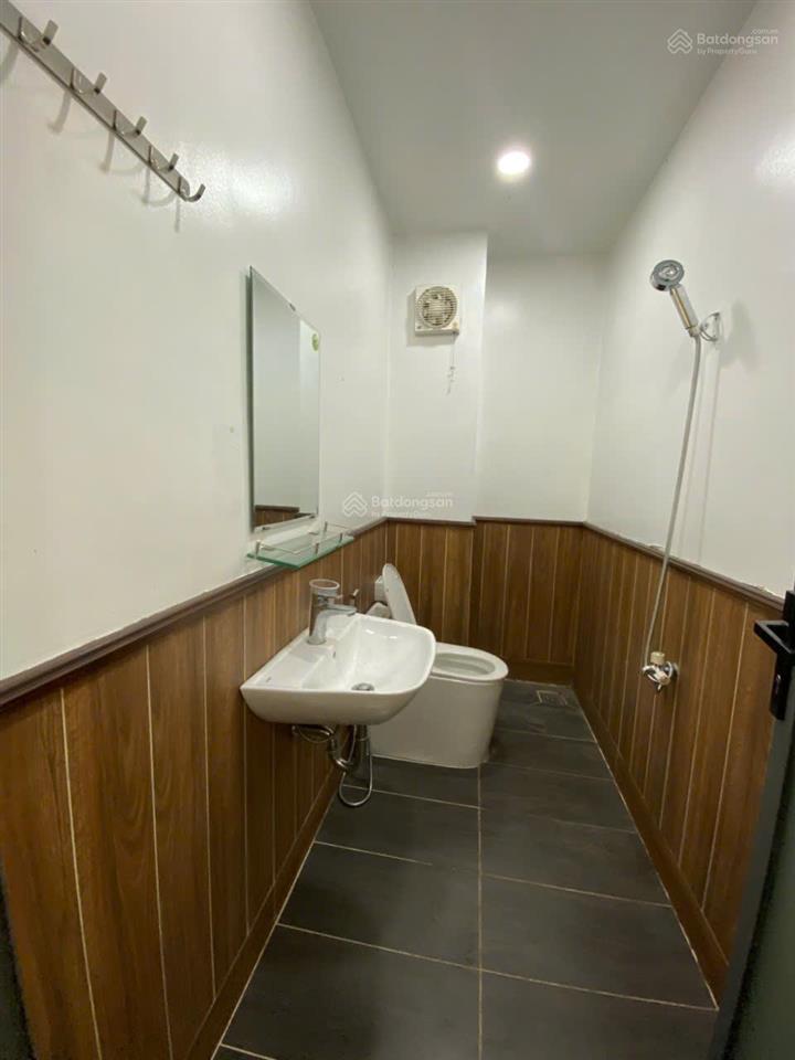Văn phòng giờ tự do 24/7 120m2 giá 19 triệu/tháng mặt tiền trường sơn khu sân bay