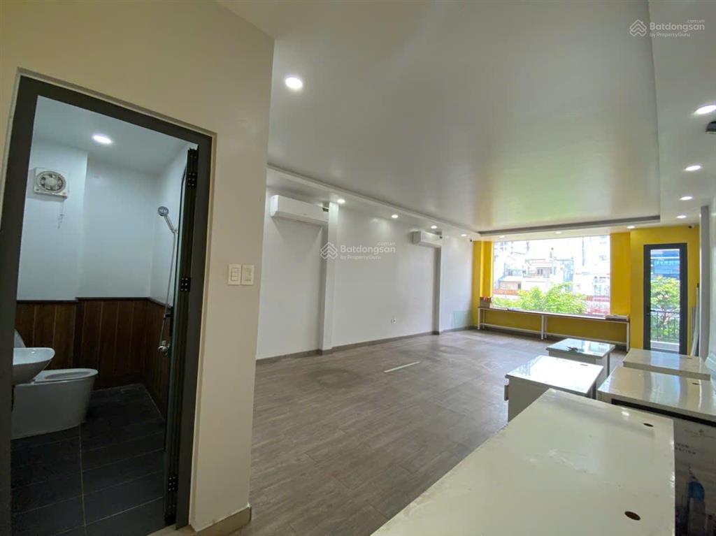Văn phòng giờ tự do 24/7 120m2 giá 19 triệu/tháng mặt tiền trường sơn khu sân bay