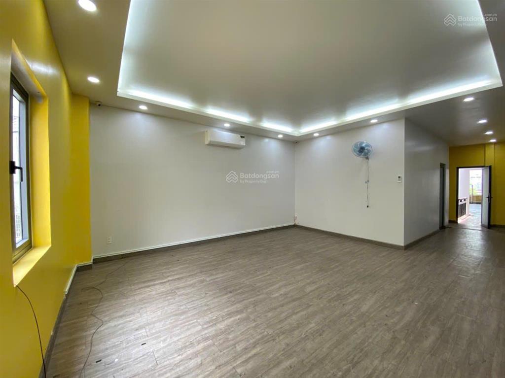 Văn phòng giờ tự do 24/7 120m2 giá 19 triệu/tháng mặt tiền trường sơn khu sân bay