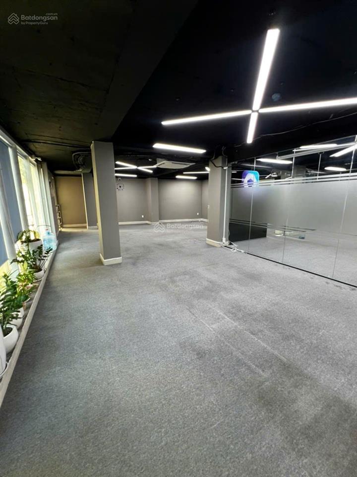 Văn phòng quận 10, 120m2 giá 35 triệu tòa nhà cao cấp đường 3/2