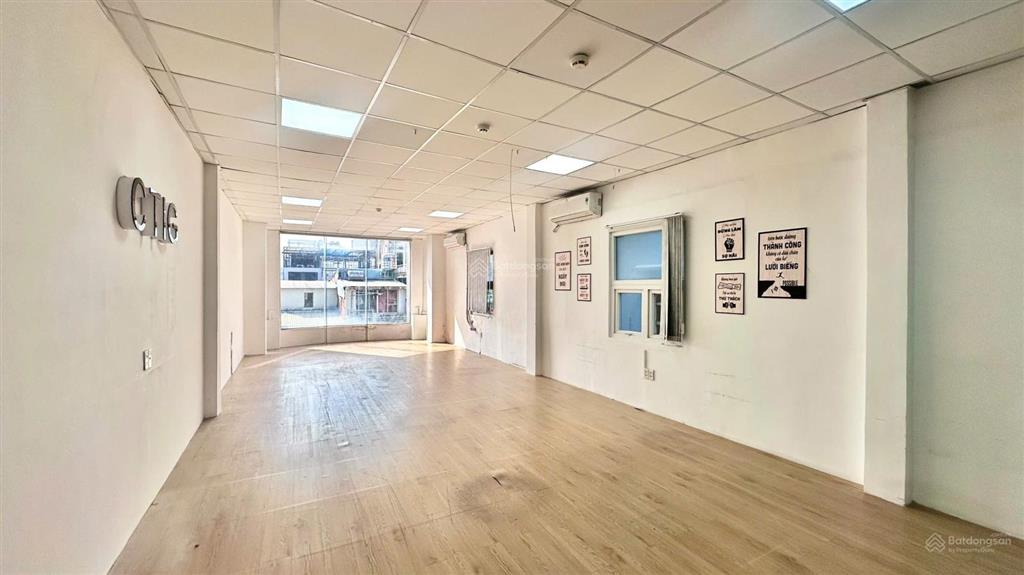 Văn phòng q3 giá 32 triệu 90m2 tòa nhà võ văn tần đoạn 2 chiều