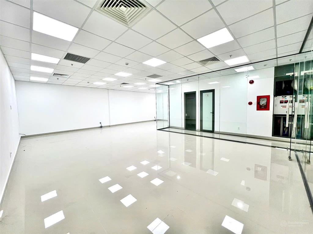 Văn phòng khu sân bay giờ tự do 24/7, 80m2 giá 23 triệu/tháng tòa nhà hát giang