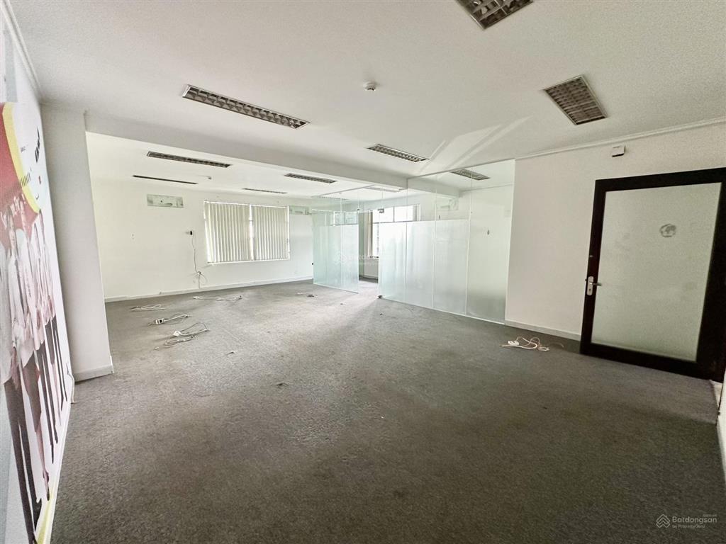 Văn phòng 75m2 giá 15 triệu/tháng tòa nhà vp mặt tiền trường sơn khu sân bay