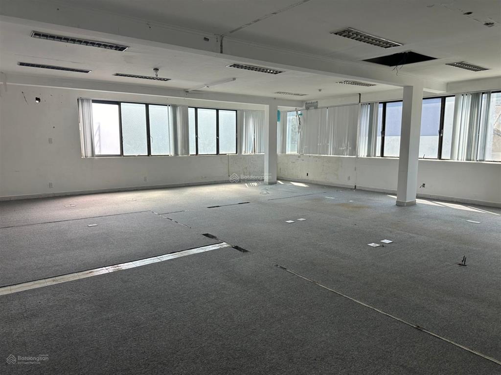 Văn phòng 103m2 giá 25 triệu/tháng tòa nhà vp trường sơn khu sân bay