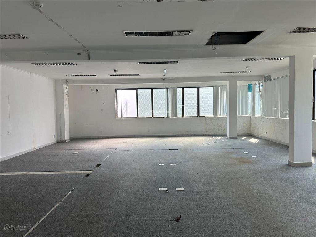 Văn phòng 103m2 giá 25 triệu/tháng tòa nhà vp trường sơn khu sân bay