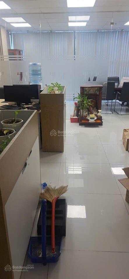 Văn phòng tòa nhà khu sân bay 48m2 giá 9 triệu, mặt tiền đường giải phóng, tân bình