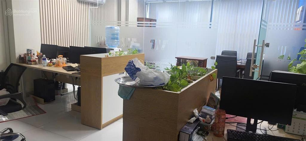 Văn phòng tòa nhà khu sân bay 48m2 giá 9 triệu, mặt tiền đường giải phóng, tân bình