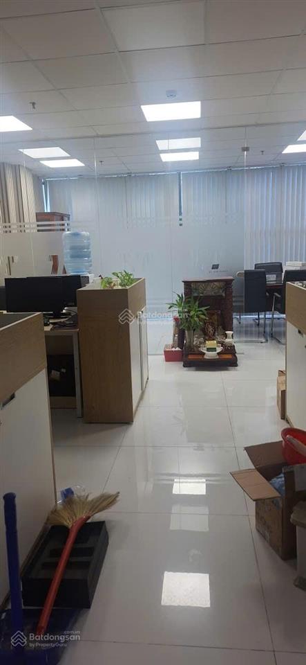 Văn phòng tòa nhà khu sân bay 48m2 giá 9 triệu, mặt tiền đường giải phóng, tân bình