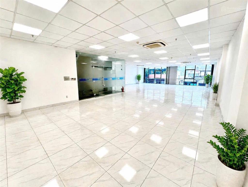 Văn phòng 220m2 giá 50 triệu/tháng tòa nhà mặt tiền tiền giang khu sân bay tsn