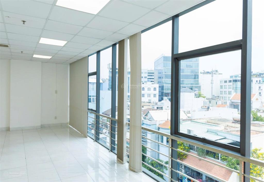 Văn phòng 220m2 giá 50 triệu/tháng tòa nhà mặt tiền tiền giang khu sân bay tsn