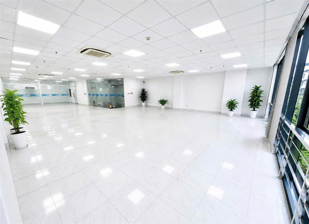 Văn phòng 220m2 giá 50 triệu/tháng tòa nhà mặt tiền tiền giang khu sân bay tsn