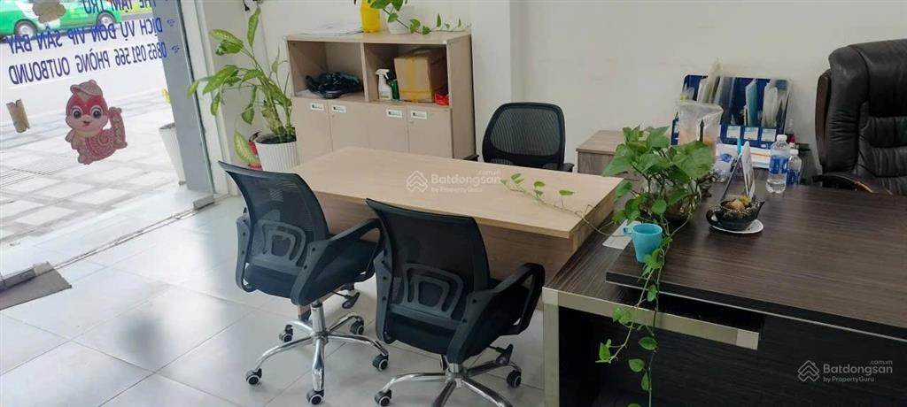 Văn phòng trệt để làm điểm kd lĩnh vực học lái xe, bán vé máy bay, ghi danh tại tòa nhà trường sơn