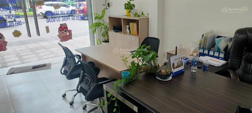 Văn phòng trệt để làm điểm kd lĩnh vực học lái xe, bán vé máy bay, ghi danh tại tòa nhà trường sơn