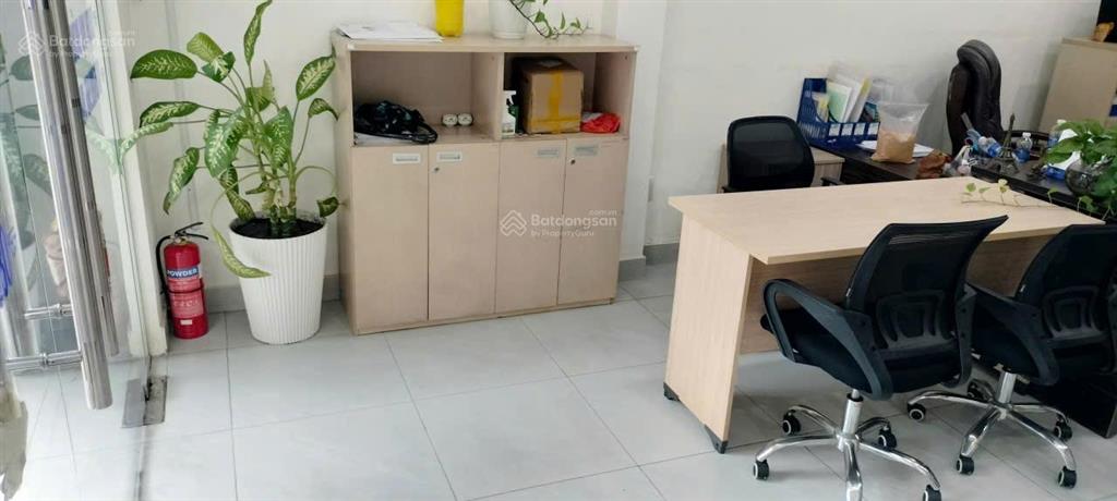 Văn phòng trệt để làm điểm kd lĩnh vực học lái xe, bán vé máy bay, ghi danh tại tòa nhà trường sơn