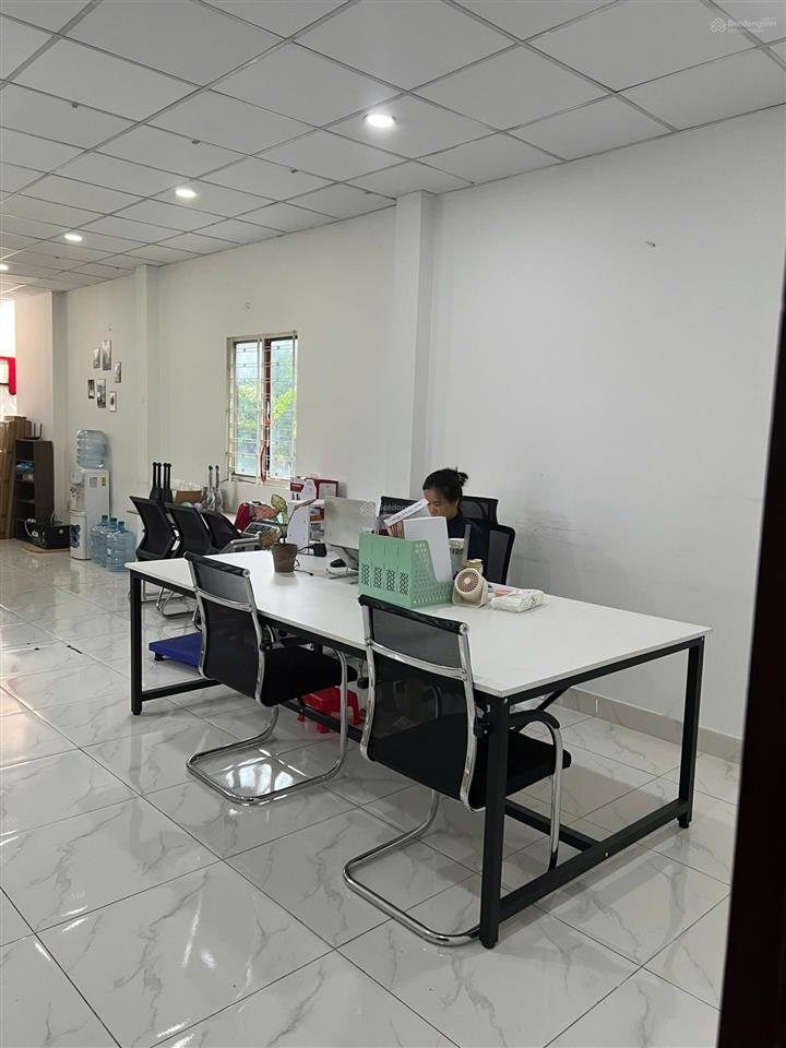 Văn phòng trường sơn 45m2 giá 9 triệu/tháng giờ tự do 24/7 full bàn ghế
