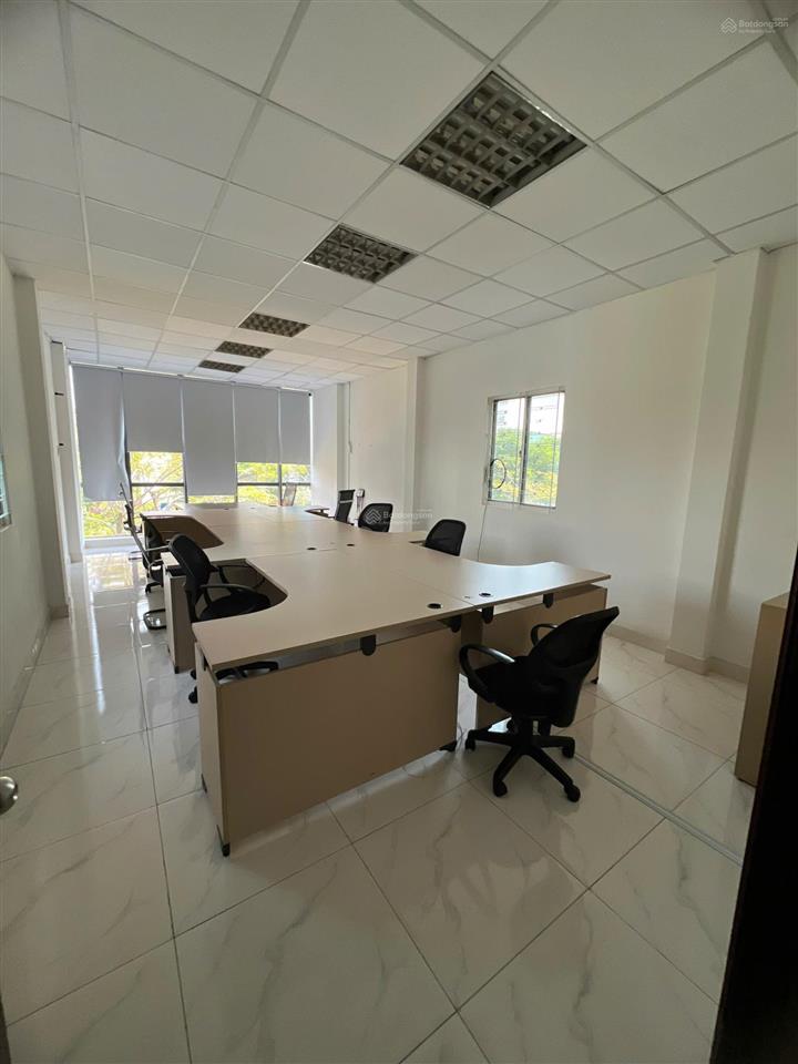 Văn phòng trường sơn 45m2 giá 9 triệu/tháng giờ tự do 24/7 full bàn ghế