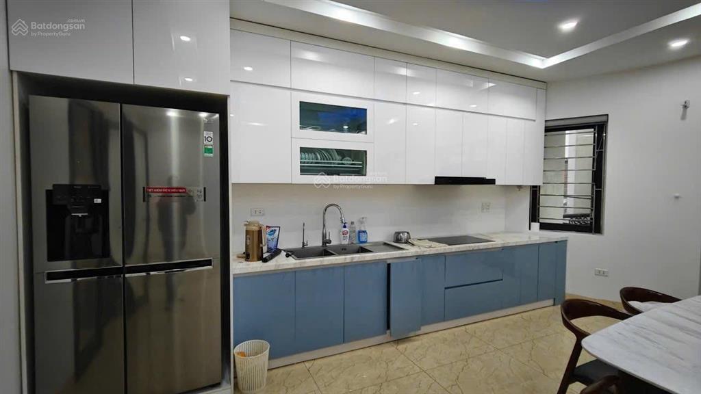 Gia đình cần cho thuê nhà 5 tầng full nội thất tại lạc long quân, nghĩa đô, cầu giấy.
