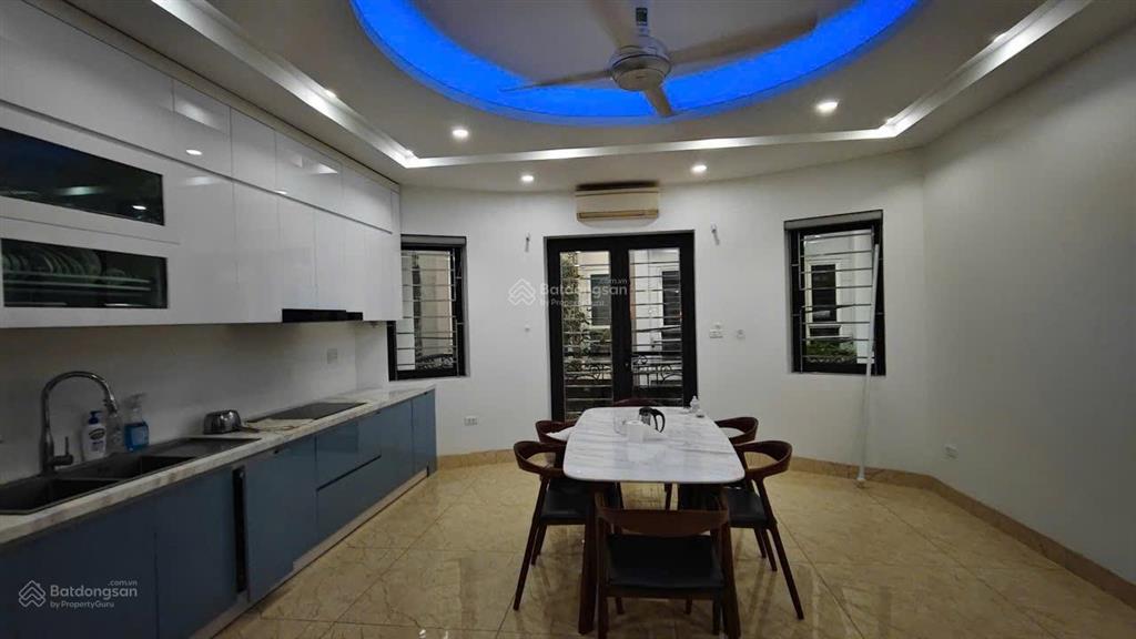 Gia đình cần cho thuê nhà 5 tầng full nội thất tại lạc long quân, nghĩa đô, cầu giấy.