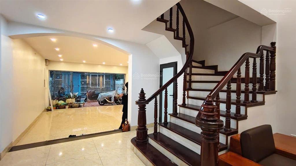Gia đình cần cho thuê nhà 5 tầng full nội thất tại lạc long quân, nghĩa đô, cầu giấy.