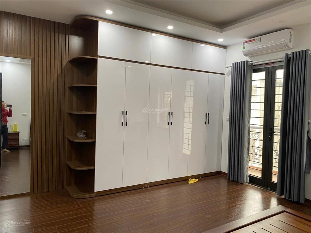 Gia đình cần cho thuê nhà 5 tầng full nội thất tại lạc long quân, nghĩa đô, cầu giấy.