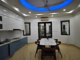 Gia đình cần cho thuê nhà 5 tầng full nội thất tại lạc long quân, nghĩa đô, cầu giấy.