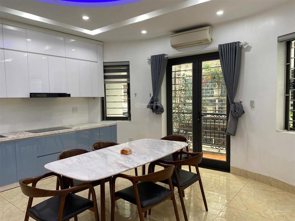 Gia đình cần cho thuê nhà 5 tầng full nội thất tại lạc long quân, nghĩa đô, cầu giấy.