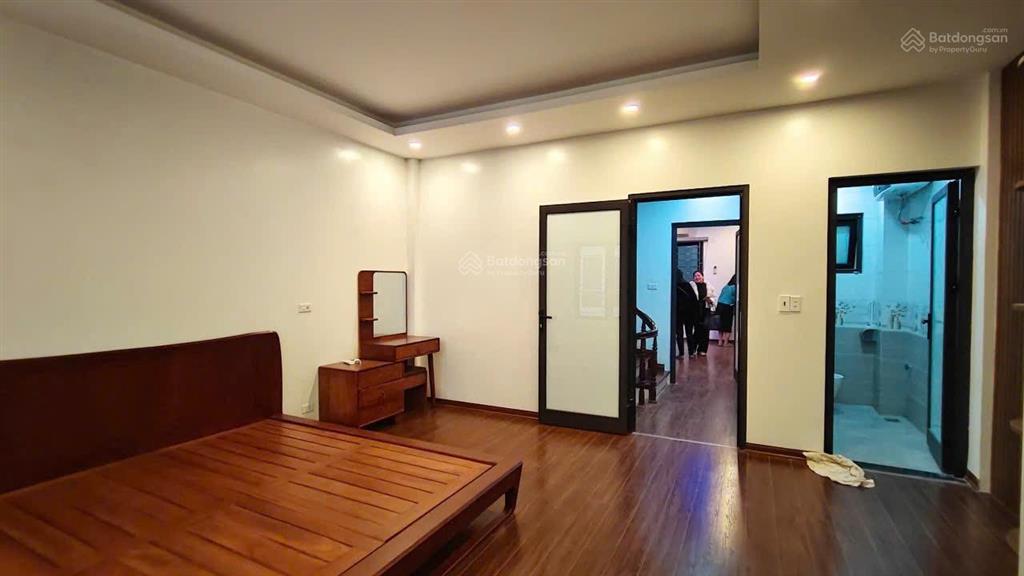 Gia đình cần cho thuê nhà 5 tầng full nội thất tại lạc long quân, nghĩa đô, cầu giấy.
