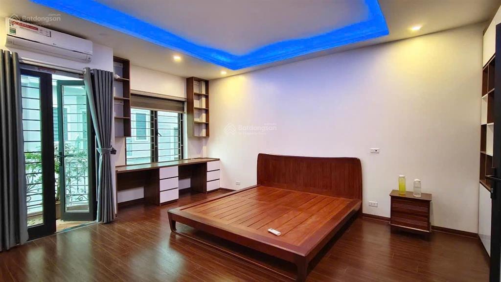 Gia đình cần cho thuê nhà 5 tầng full nội thất tại lạc long quân, nghĩa đô, cầu giấy.