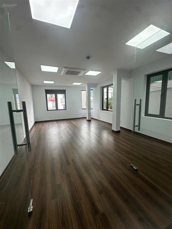 Cần cho thuê nhà 6 tầng thang máy,tại lạc long quân,tây hồ,hà nội