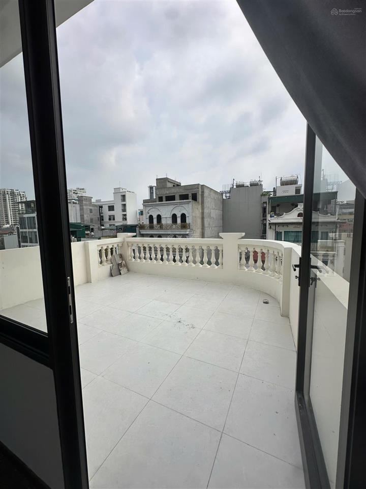 Cần cho thuê nhà 6 tầng thang máy,tại lạc long quân,tây hồ,hà nội