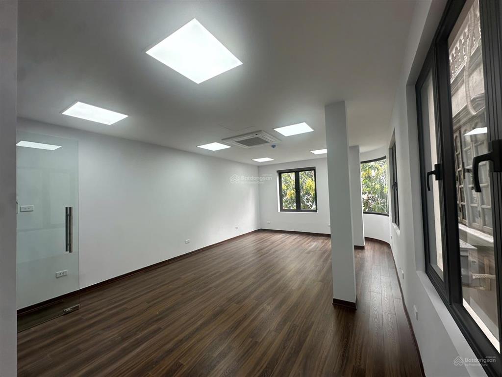 Cần cho thuê nhà 6 tầng thang máy,tại lạc long quân,tây hồ,hà nội