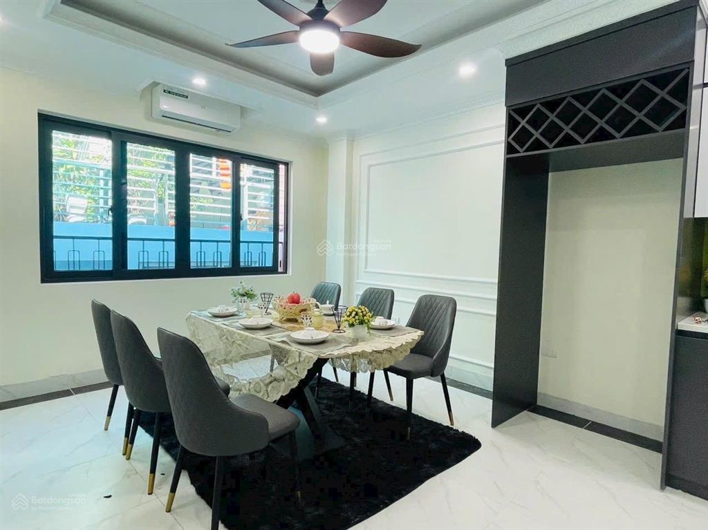 Chính chủ cho thuê nhà 7 tầng tại nguyễn khánh toàn  cầu giấy. thang máy