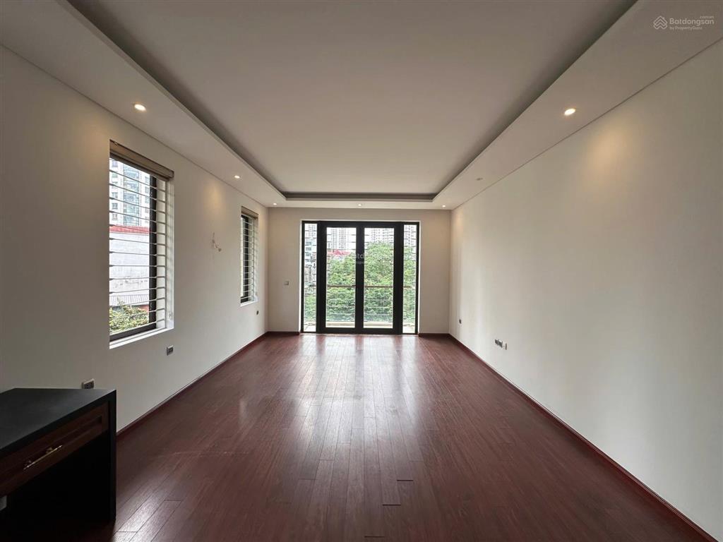 Chính chủ cho thuê biệt thự mới xây 5 tầng,thang máy,diện tích 220m2 tại hoàng quốc việtcầu giấy