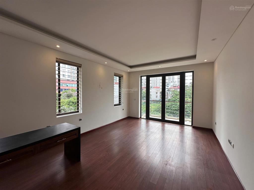 Chính chủ cho thuê biệt thự mới xây 5 tầng,thang máy,diện tích 220m2 tại hoàng quốc việtcầu giấy