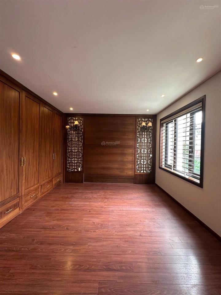 Chính chủ cho thuê biệt thự mới xây 5 tầng,thang máy,diện tích 220m2 tại hoàng quốc việtcầu giấy