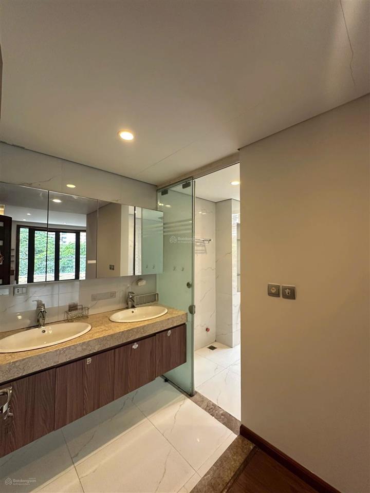 Chính chủ cho thuê biệt thự 5 tầng, thang máy tại hoàng quốc việt, cầu giấy, hà nội