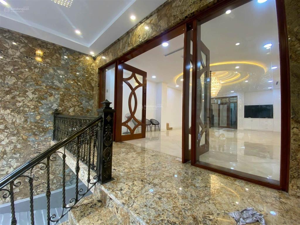 Chính chủ cho thuê tòa nhà 9 tầng mặt phố tại trung kính, yên hòa, cầu giấy