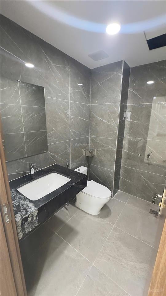 Chính chủ cho thuê nhà 5 tầng, thang máy, 90m2 thông sàn tại nguyễn chánh, cầu giấy