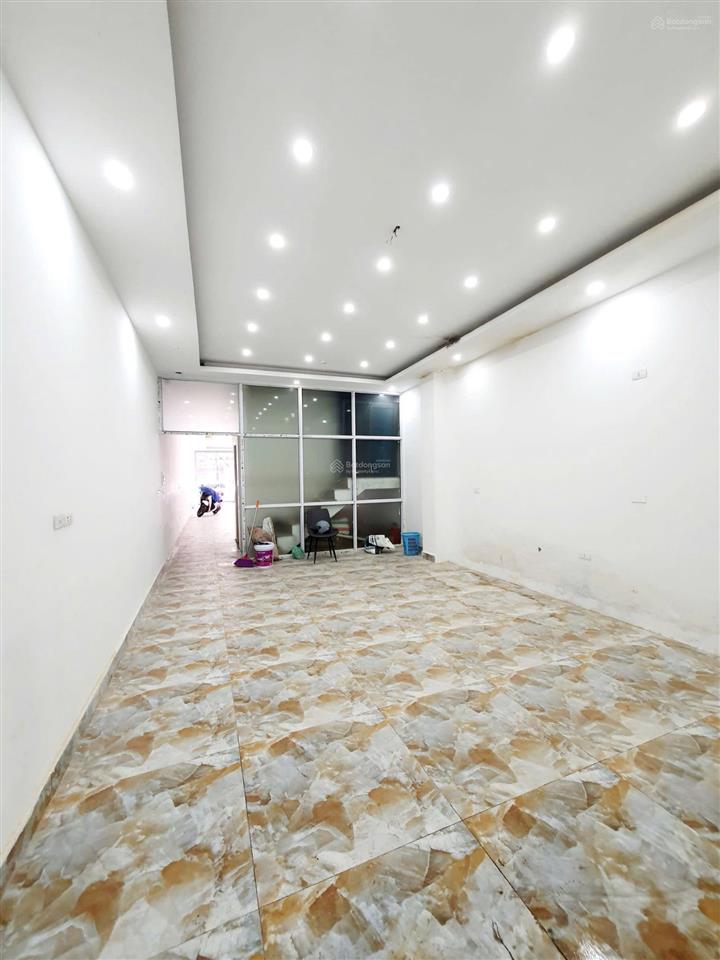 Cho thuê nhà riêng 6 tầng, thang máy tại hoàng quốc việt, nghĩa đô, cầu giấy