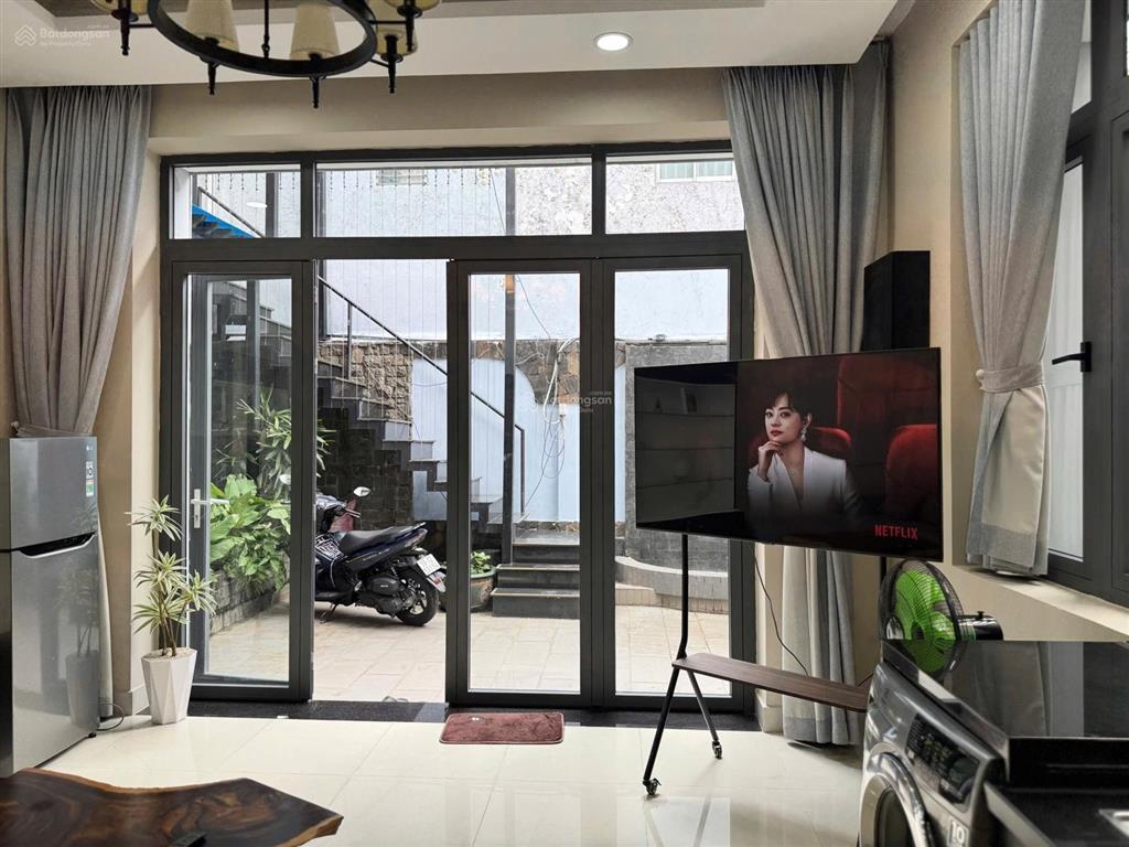 Căn hộ 1 phòng ngủ cao cấp ngay trần đình xu, quận 1, máy giặt riêng, gần bùi viện, chợ bến thành