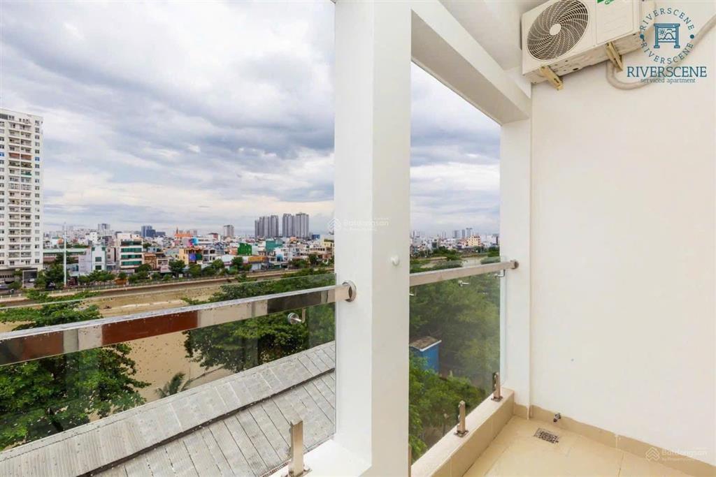 Căn hộ 1 phòng ngủ cho thuê ngay bến vân đồn quận 4, thang máy, ban công, gần đh luật
