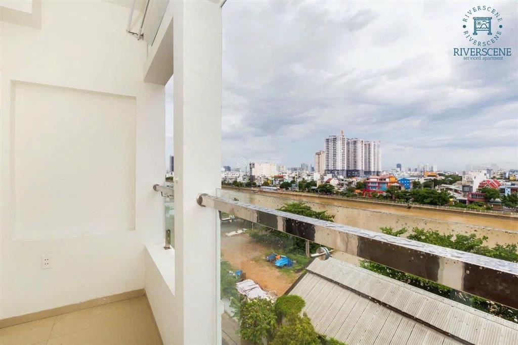 Căn hộ 1 phòng ngủ cho thuê ngay bến vân đồn quận 4, thang máy, ban công, gần đh luật