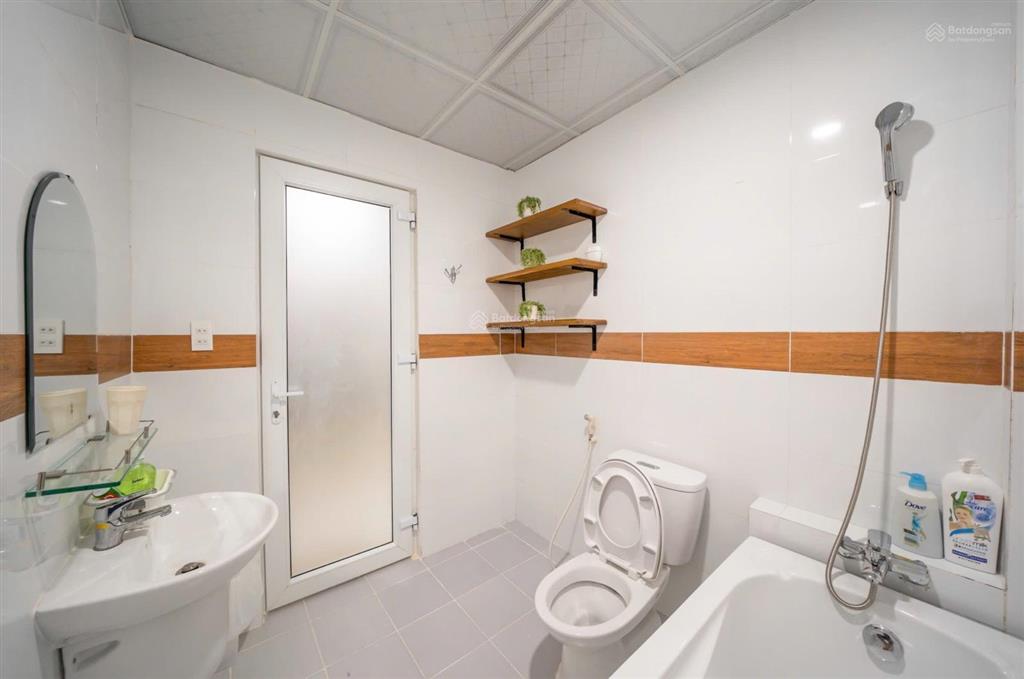 Căn hộ cho thuê ngay ký con, quận 1, thang máy, ban công  nhà sạch đẹp, gần chợ bến thành, metro