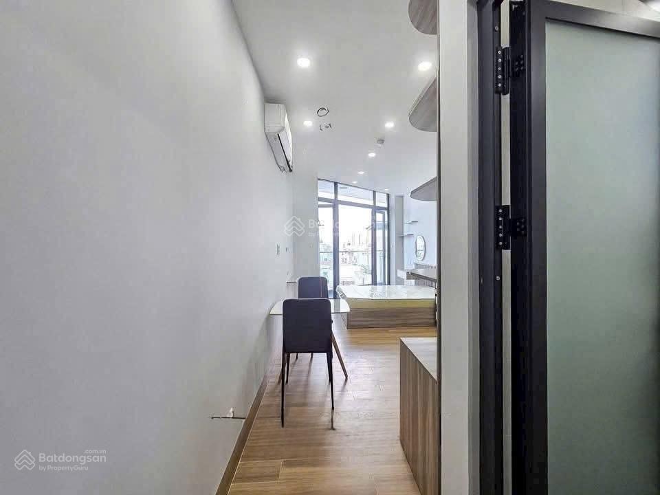Căn hộ 1 phòng ngủ ban công cho thuê ngay tôn đản quận 4, thang máy, máy giặt riêng, gần đh luật