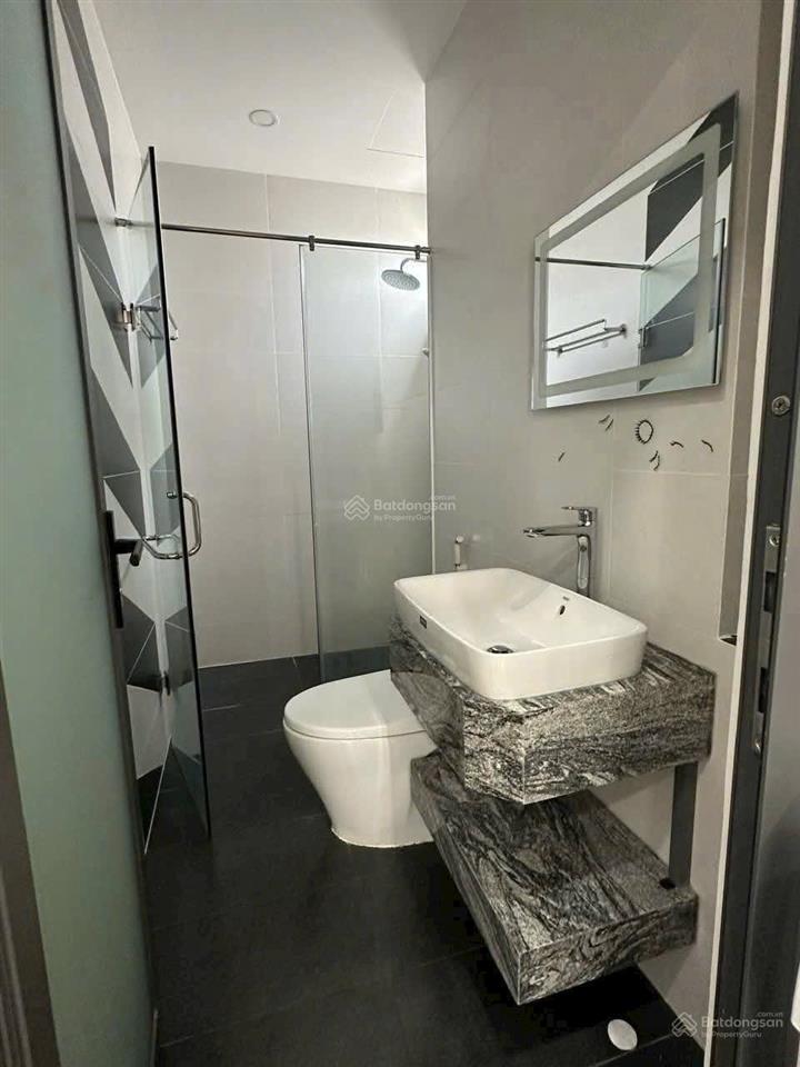 Căn hộ 1 phòng ngủ ban công cho thuê ngay tôn đản quận 4, thang máy, máy giặt riêng, gần đh luật