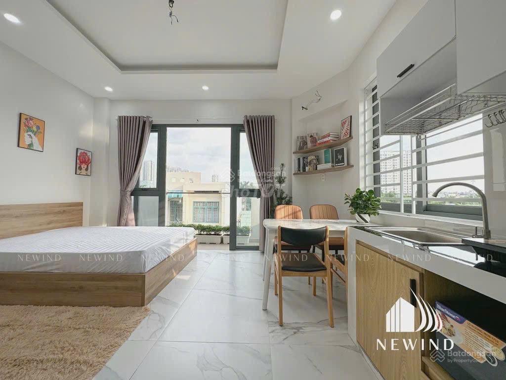 Căn hộ ban côngtiện nghifull nội thấtgiá tốt ngay vạn hạnh mall