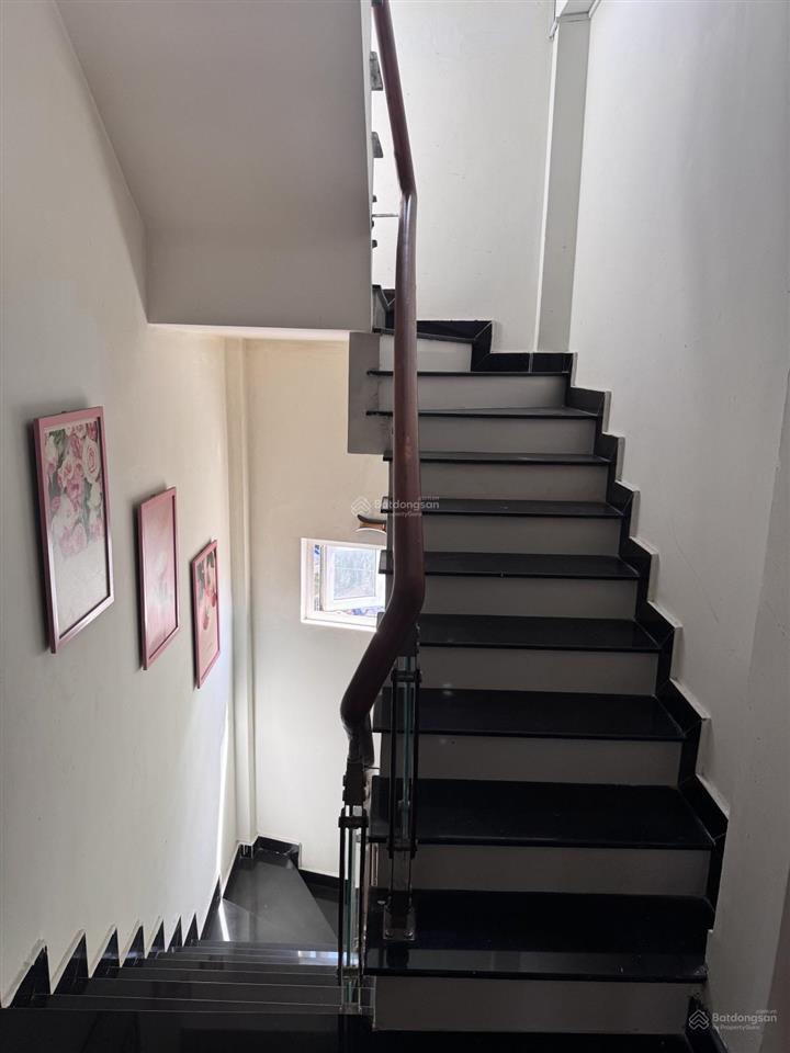 5.6 tỷ nhà 51m2 3 tầng hẻm oto gần vincome lê văn việt q9 chủ rất gấp bán