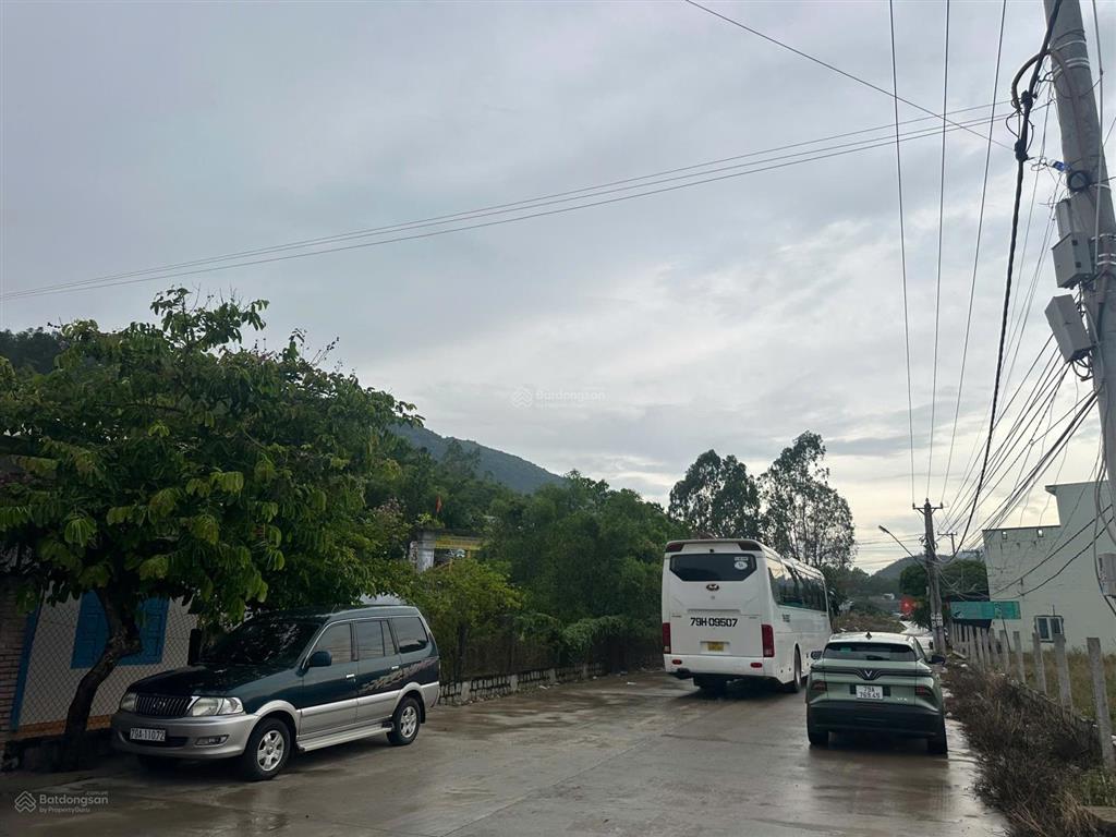Đất thổ cư nam nha trang đường chính rộng 20m hơn 3 tỷ  gần làng đại học  sungroup
