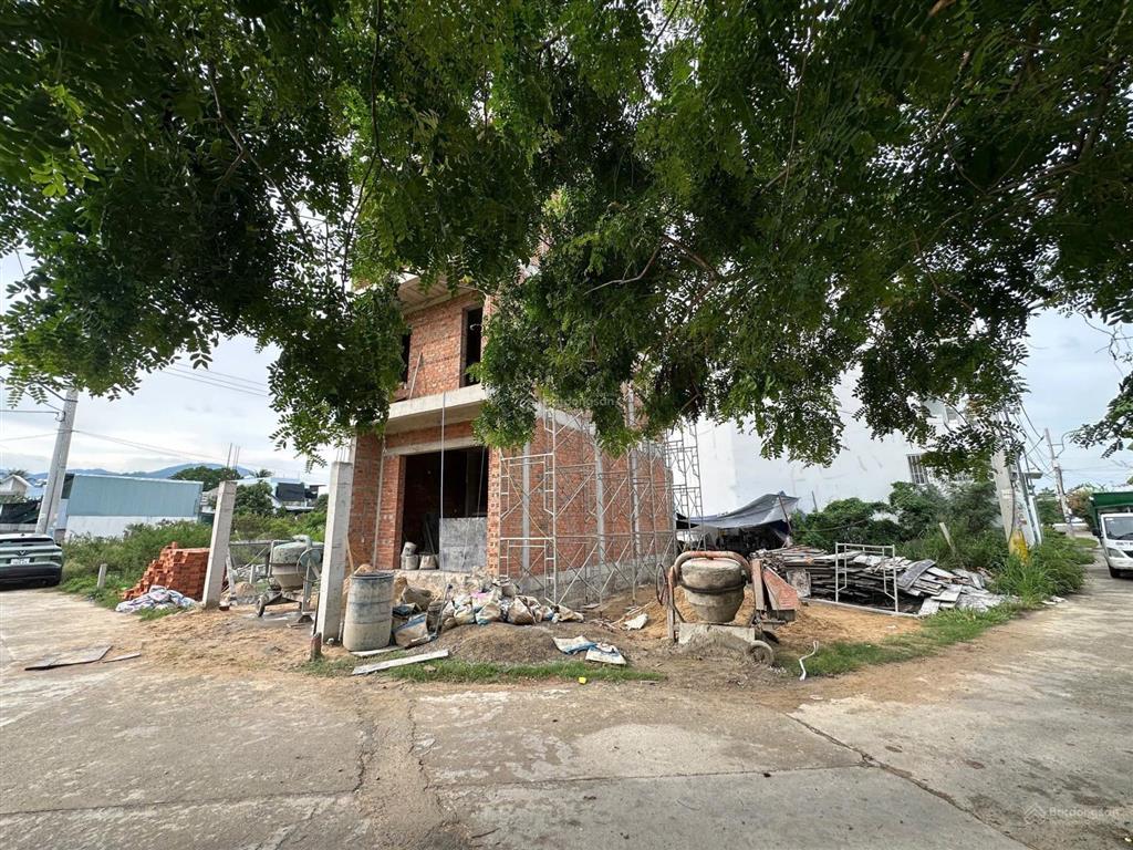 Lô đất góc 2 mặt tiền tây nha trang 81.9m2 bám đường 15.85m đường ô tô 7 chỗ thông d30  2.9 tỷ